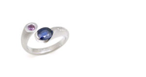Pt900 Sapphire & Road Light Garnet Ring With Japanese Engraving) custom order
