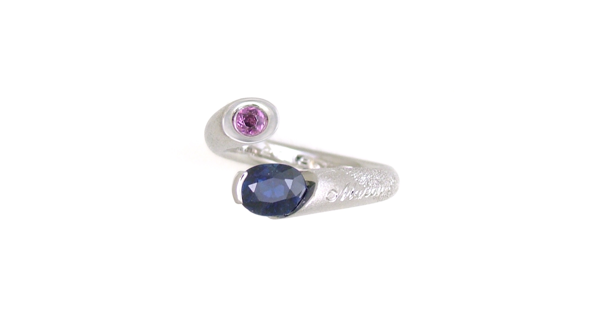 Pt900 Sapphire & Road Light Garnet Ring  With Japanese Engraving) custom order
