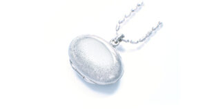 Pt950 Locket Pendant with Japanese engraving Bespoke