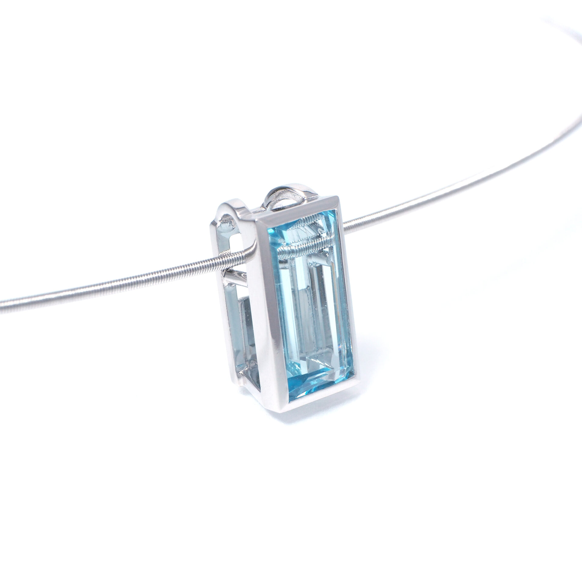 Pt950 Aquamarine Pendant Bespoke
