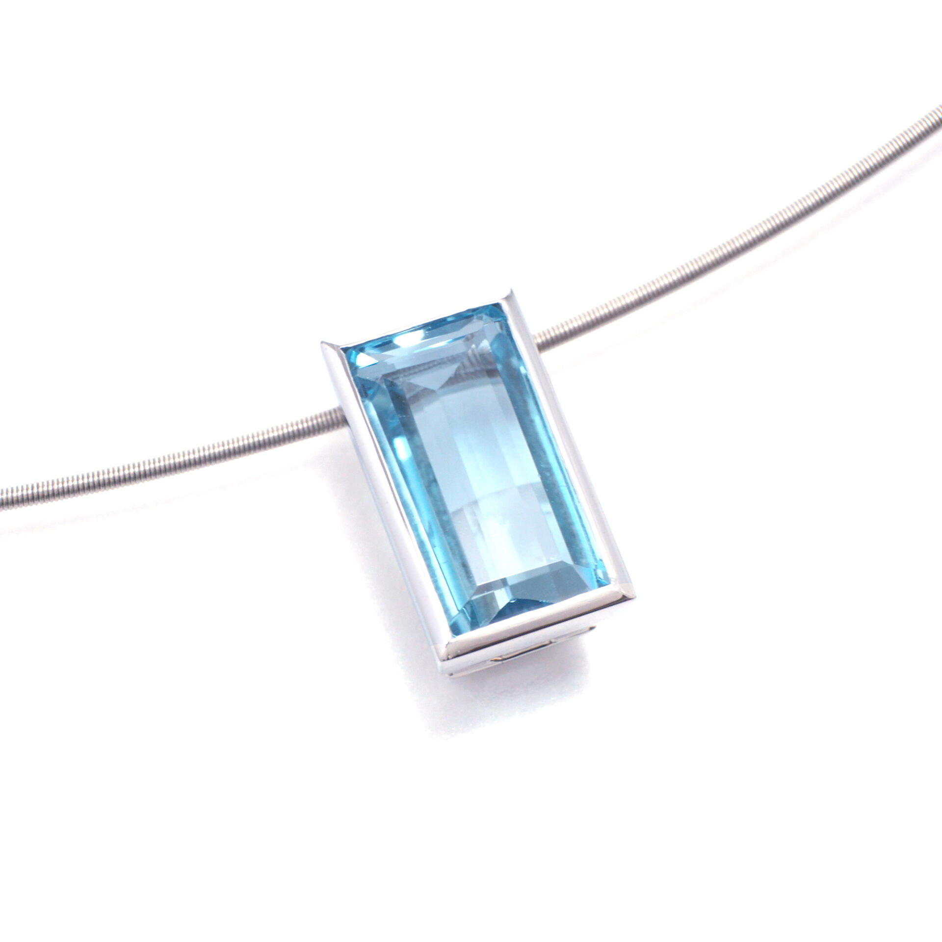Pt950 Aquamarine Pendant Bespoke
