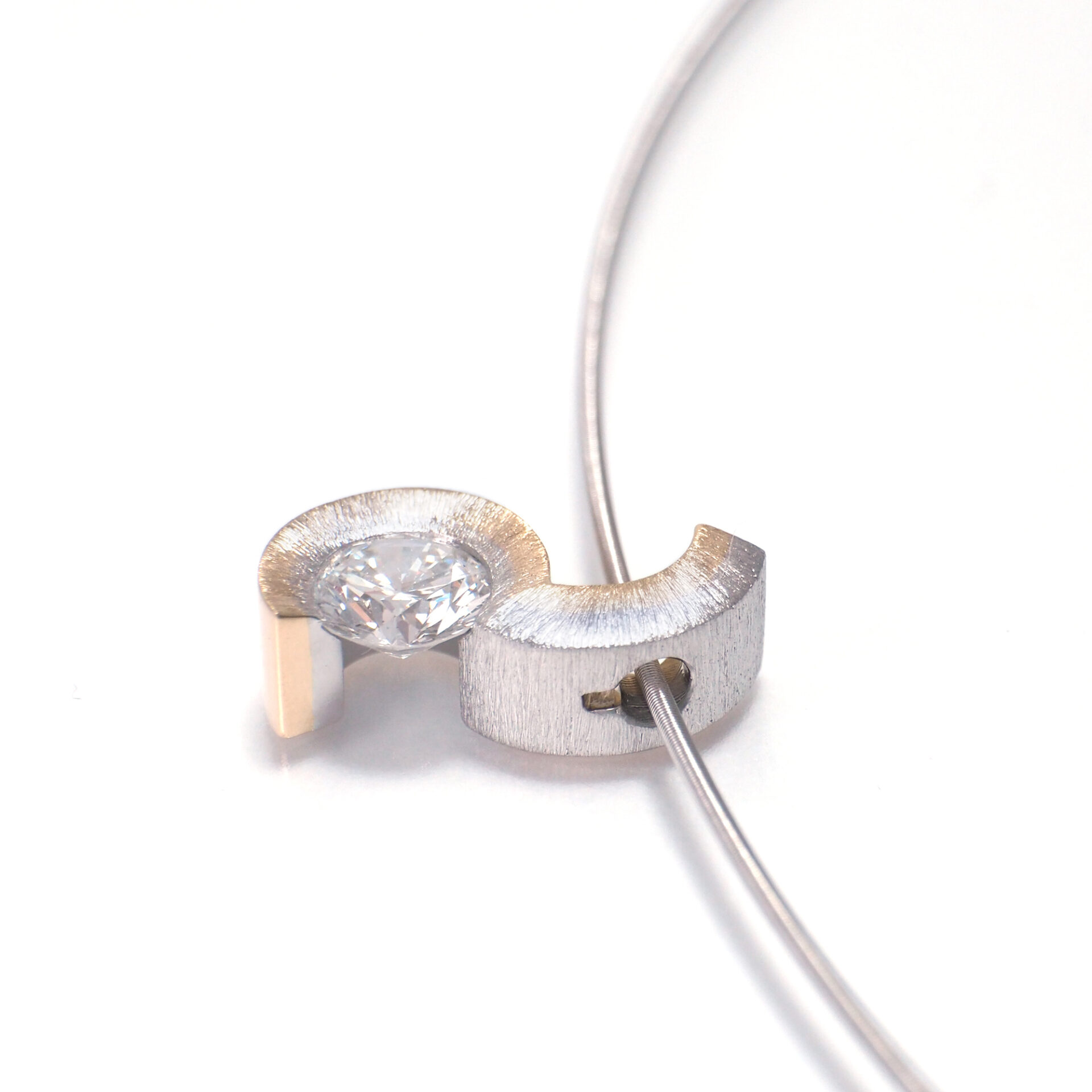 Pt950/K18 Two-tone Color Diamond Pendant Bespoke