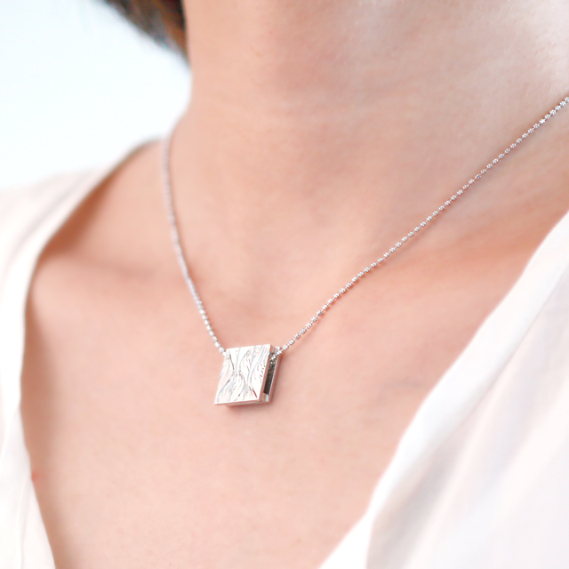 Gekko Necklace :: Moonlight Sterling Silver 925 Japanese Engraving diamond Pendant